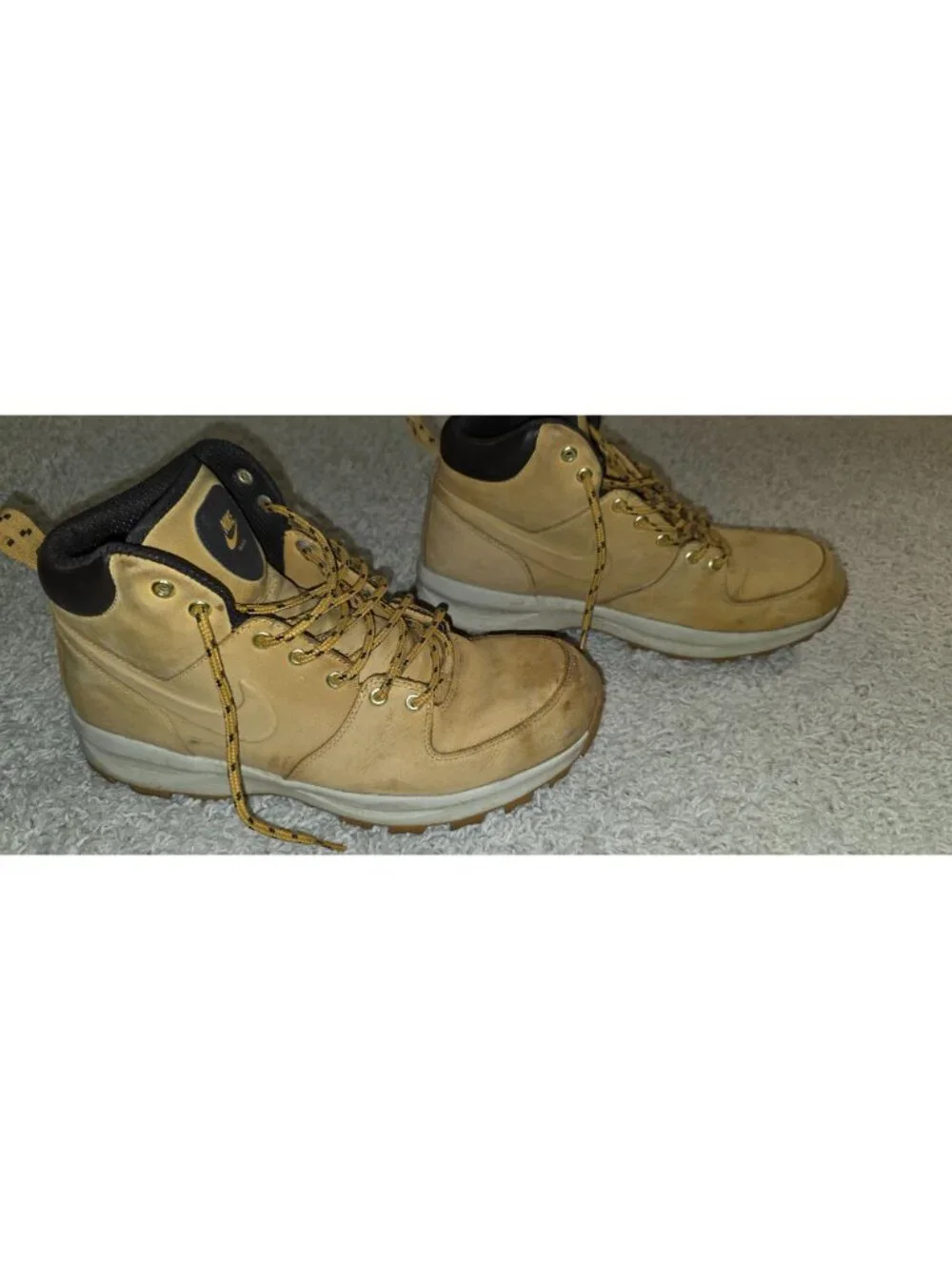 N/A nike manoa